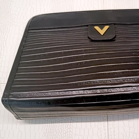 Rare "New/Unused" Vintage MARIO VALENTINO V Logo Clutch Leather Black 1786N - Picture 2 of 10